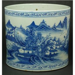 18th CENTURY CHINESE BLUE & WHITE PORCELAIN POT
