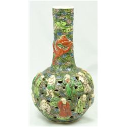 CHINESE QING DYNASTY RETICULATED PORCELAIN VASE