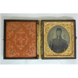 ET0523120030 AMBROTYPE CIVIL WAR SOLDIER WITH RIFLE W/
