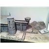 Image 4 : ELVIRA'S HAUNTED HILLS COMPLETE SCREEN USED MINIATURE CASTLE