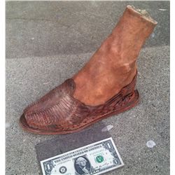 300 MOVIE SCREEN USED SEVRED SILICONE LEFT FOOT WITH SANDAL HORROR PROP