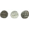 Image 2 : Roman Republican.     Lot of 3 quinarii. Obv.: Helmeted head of Roma right; behind V. Rev.: The Dios