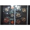 Image 2 : 1999-P US Mint Coin Set With US Mint State Quarter Coin Set; UNC; EST. $10-15