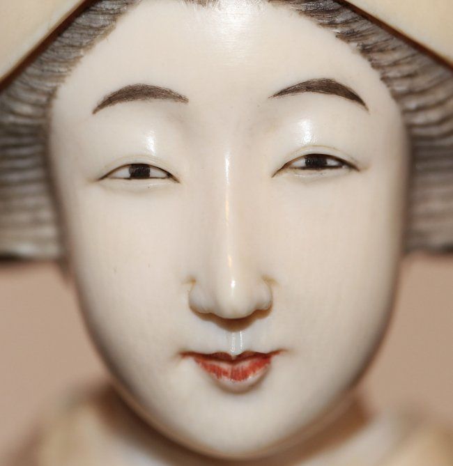 JAPANESE CARVED IVORY FIGURE OF A GEISHA