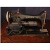 Image 3 : VIntage Singer Sewing Machine and Table