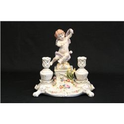 Porcelain candle holder with 2 candle holders