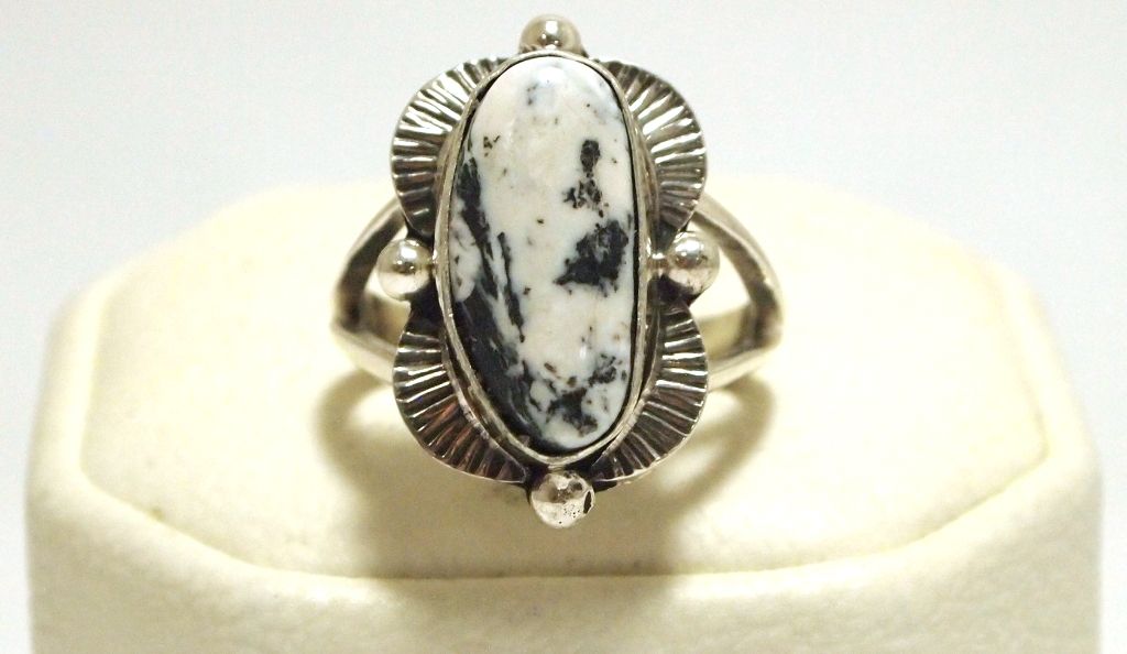 Navajo White Buffalo /& Sterling Silver Ring Size 7.25