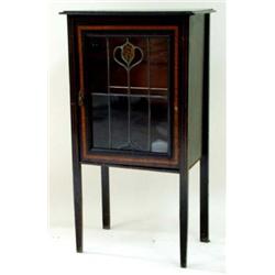 AN EDWARDIAN ART NOUVEAU MAHOGANY AND SATIN BANDED CABINET with leaded glass door featuring coloured