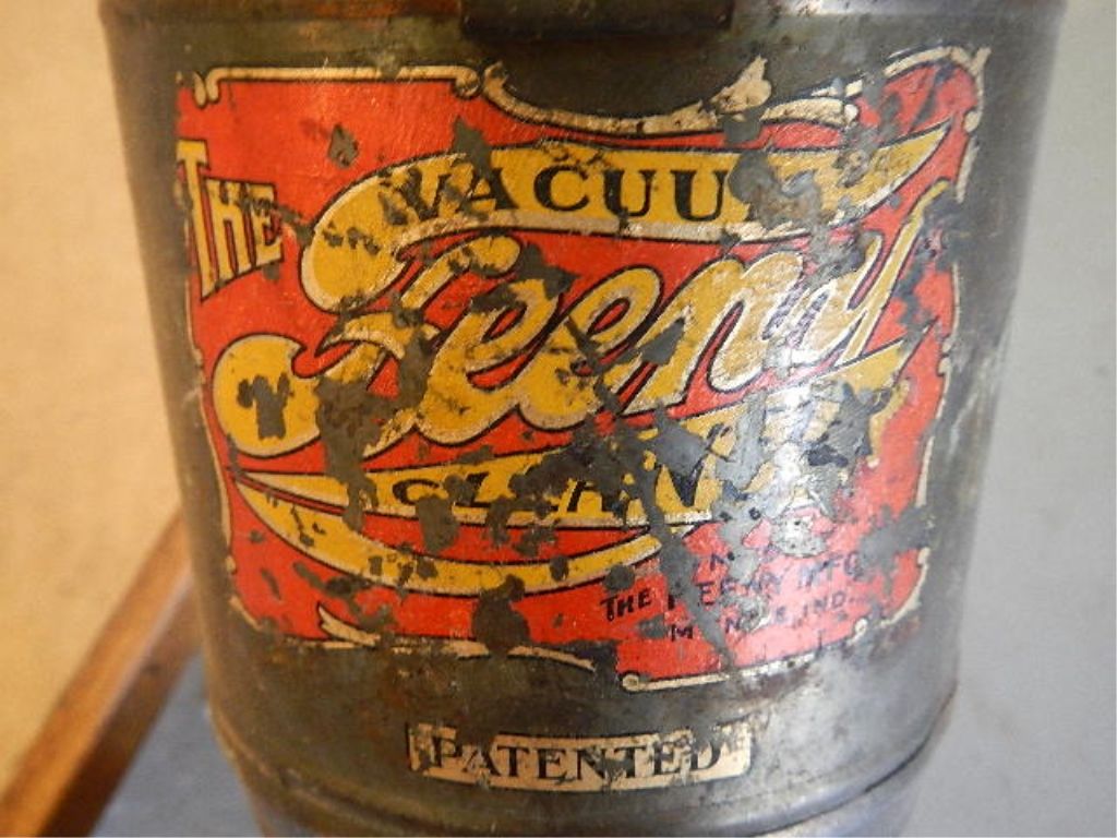 "The Feeny" Vacuum Cleaner Model D