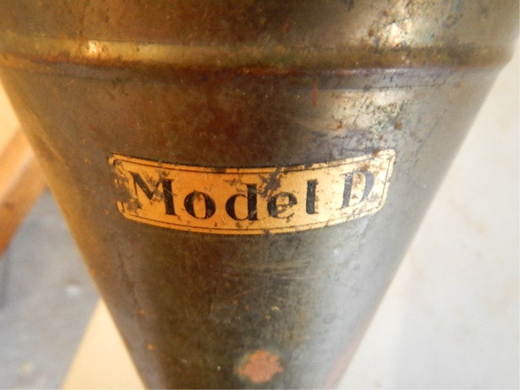 "The Feeny" Vacuum Cleaner Model D