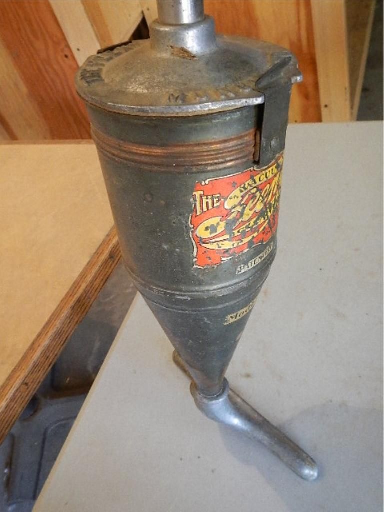 "The Feeny" Vacuum Cleaner Model D