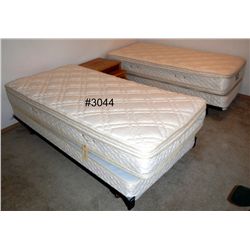 Choice Twin mattress & box spring ( like new )