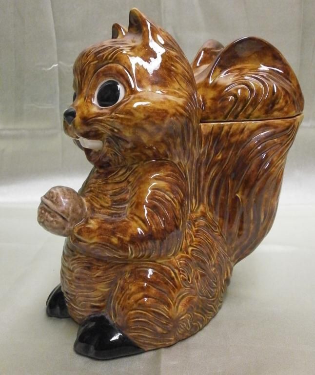 Vintage Arnel's Squirrel Holding Nut Cookie Jar