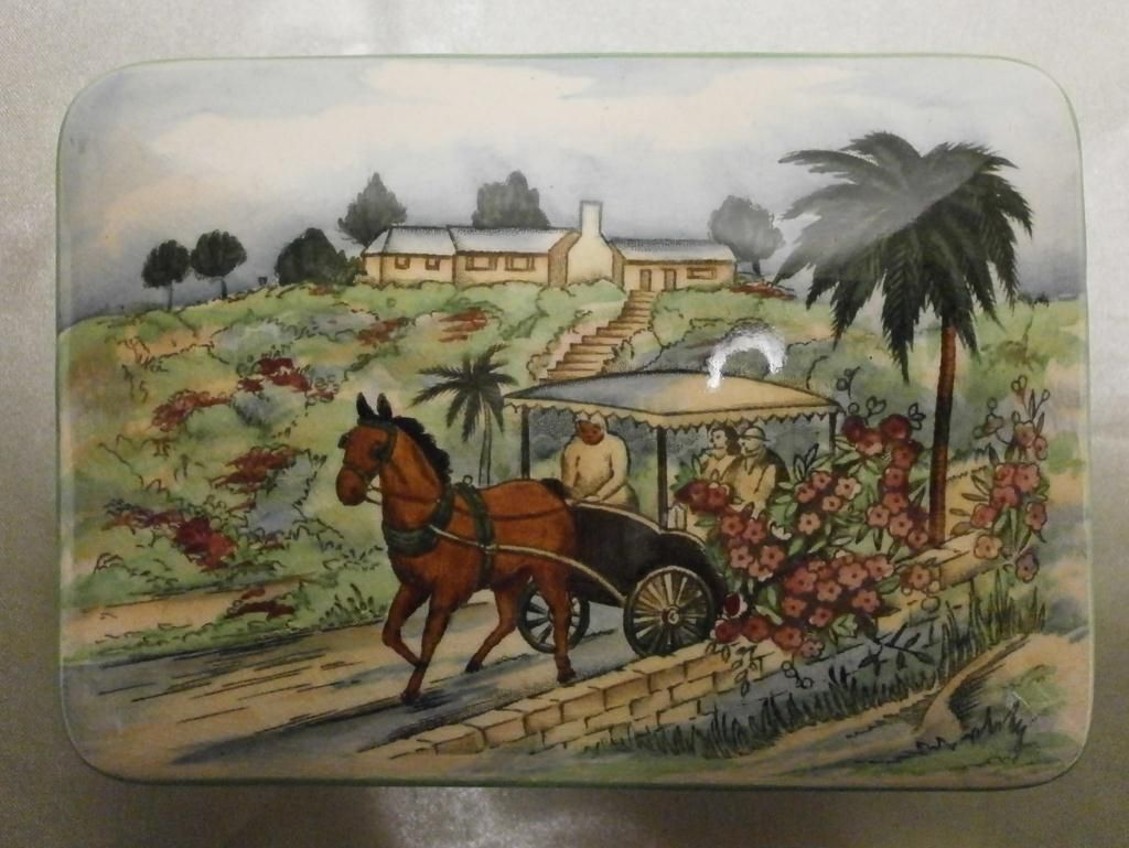 Vintage Bermuda Trinket Music Box Crown Devon