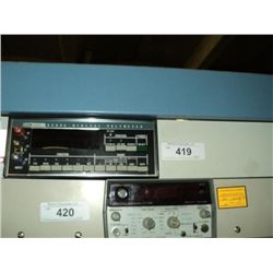 FLUKE 8200A DIGITAL VOLTMETER