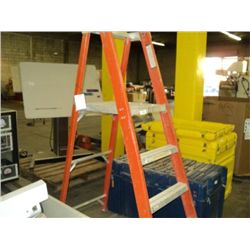 WERNER FIBERGLASS LADDER, 6'