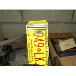 LOT: OLD LICENSE PLATES