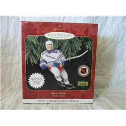Vintage Hallmark Keepsake Ornament Wayne Gretzky & Exclusive UD Trading Card NIB