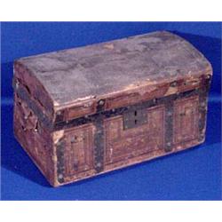 Lot 258: Lithographed Paper Doll Streamer Trunk