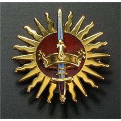 A collection of jewellery, comprising; an 18ct gold and enamel badge brooch, Birmingham 1983 by Garr