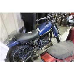 BLUE YAMAHA GAS DIRTBIKE