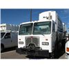 Image 2 : 2000 - PETERBILT 320