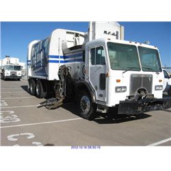 2000 - PETERBILT 320