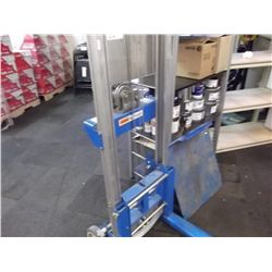 GENIE LIFT 400LB CAPACITY