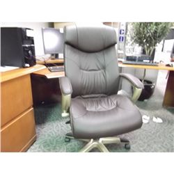 BROWN LEATHER EXECUTIVE HIGH BACK CHAIR