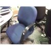 Image 1 : 5 BLUE MIDBACK TILTER CHAIRS