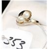 Image 1 : LADIES 10K WHITE GOLD PEARL RING WITH TWO  MATCHING ROUND WHITE GENUINE PEARSL