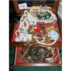 JEWELRY BOX OF COSTUME JEWELRY