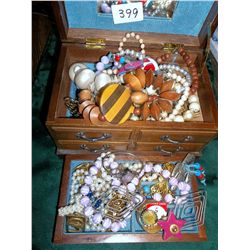 JEWELRY BOX OF COSTUME JEWELRY