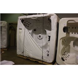 HOT TUB - BENCH SEATING, 70SS JETS, STERLING