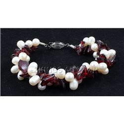 150.4CTW 8" RED-WHITE FRESHWATER PEARL AND CHIPPED STON