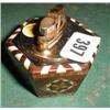 Image 1 : An inlaid table lighter