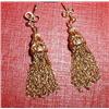 Image 1 : A pair of gold chain drop earrings