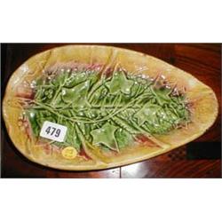 A majolica ivy leaf patterned dish