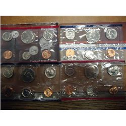 1984 & 85 US MINT SETS (UNC) P/D (WITH ENVELOPES)