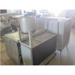 ICE MAKER / STEW POT