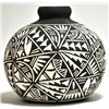 Image 2 : Acoma Pueblo Etched Round Vase Pottery - Jae