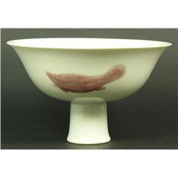 18th CENTURY CHINESE PORCELAIN STEM FISH CUP