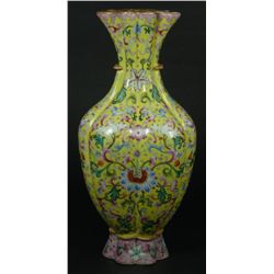 18th C CHINESE FAMILLE ROSE ENDLESS KNOT VASE