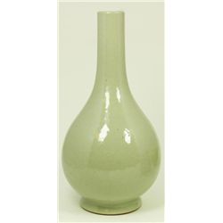 18th CENTURY CHINESE CELADON PORCELAIN VASE