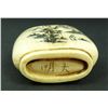 Image 5 : A CHINESE MING STYLE HIGH RELIEF SNUFF BOTTLE