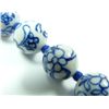 Image 2 : A CHINESE KANGXI BLUE & WHITE BEADED NECKLACE