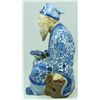 Image 3 : A CHINESE BLUE & WHITE PORCELAIN SEATED ELDER