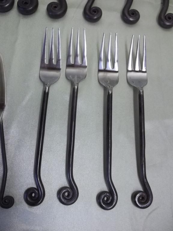 thumbnail image 2 of Gourmet Settings Treble Clef Serving Fork – 9 7/8" 18/10 Stainless Steel, Black Finish 2 of 2