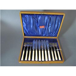 12 PIECE SERVICE WITH BONE HANDLE