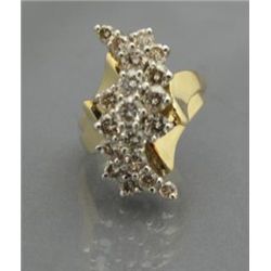 DLADIES DIAMOND CLUSTER GOLD RING